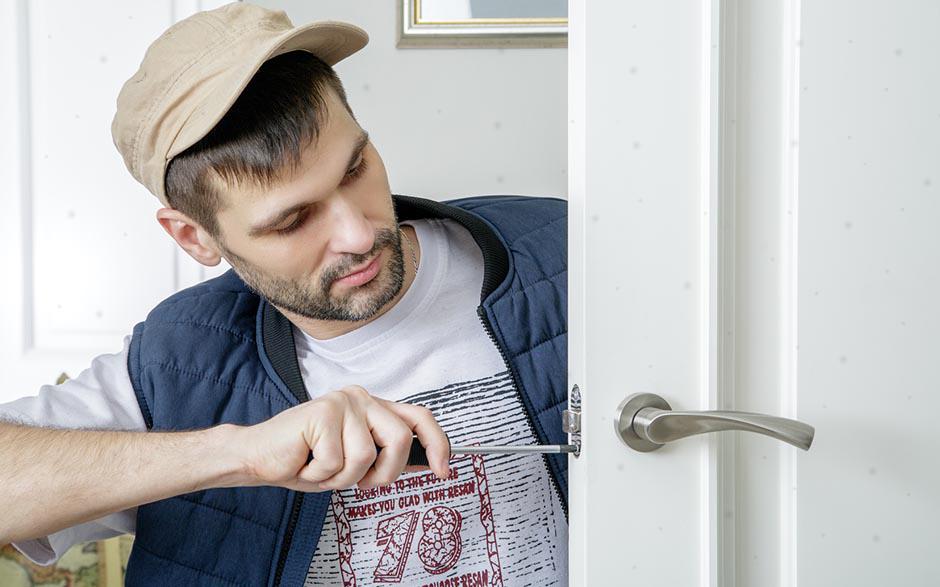 changer serrure porte fermée Lardy